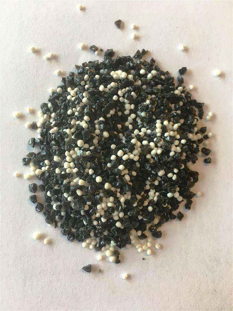 Aqua Decor Akvariegrus Black and White 1-2mm 2.5kg